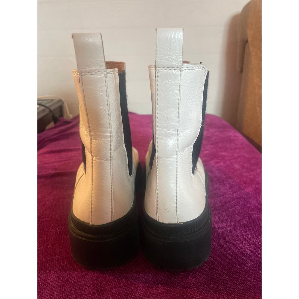 LUCKY BRAND Ellerey Lug Sole Chelsea Boots White Black Size 8.5 39 COMBAT GRUNGE - Picture 4 of 9